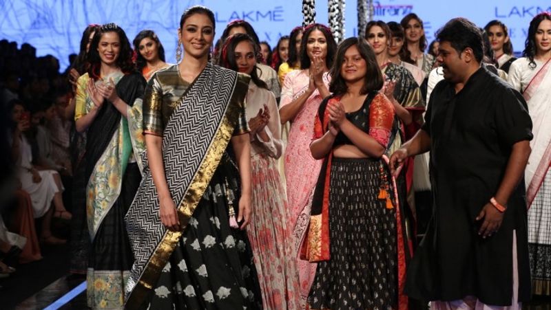 फिल्मी बैकग्राउंड होने की वजह से तब्बू बचपन से ही फिल्मों में काम करना चाहती थी। उन्होंने 14 साल की उम्र में देव आनंद की फिल्म 'हम नौजवान' में काम किया था।