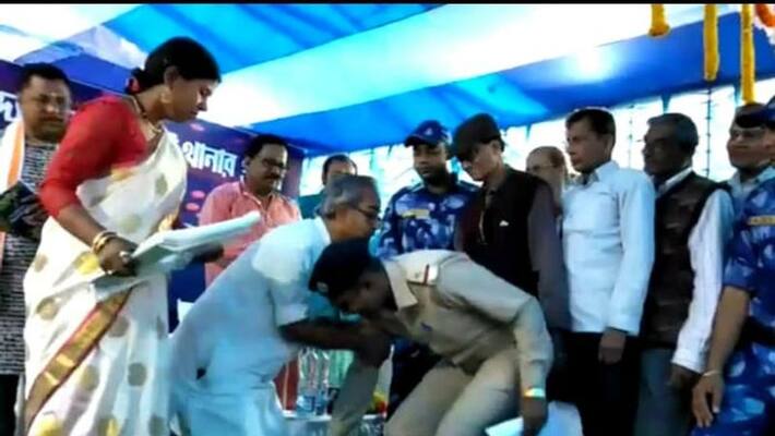 On duty police officer touches feet of minister in Rampurhat On duty police officer touches feet of minister in Rampurhat