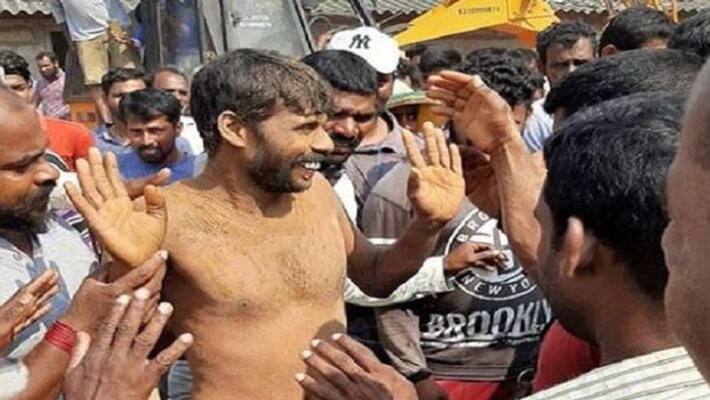 Rohith, the man who had fallen into a 15-feet deep hole in Udupi district has been rescued Rohith, the man who had fallen into a 15-feet deep hole in Udupi district has been rescued