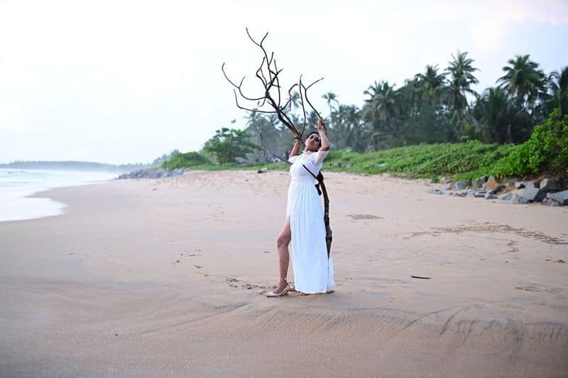 Actress Kasthuri Hotness Overloaded Photo Shoto in Beach Going Viral