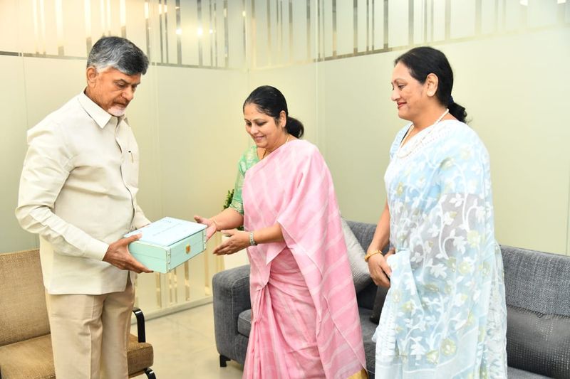 Jaya Sudha inviting Nara chandra babu naidu at his residence today