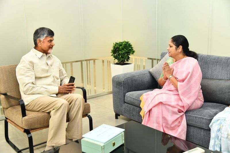 Jaya Sudha inviting Nara chandra babu naidu at his residence today