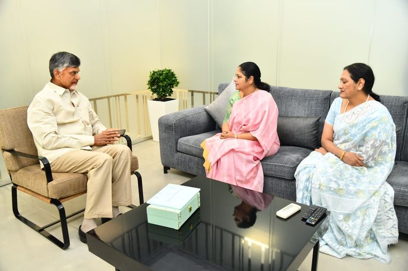 Jaya Sudha inviting Nara chandra babu naidu at his residence today