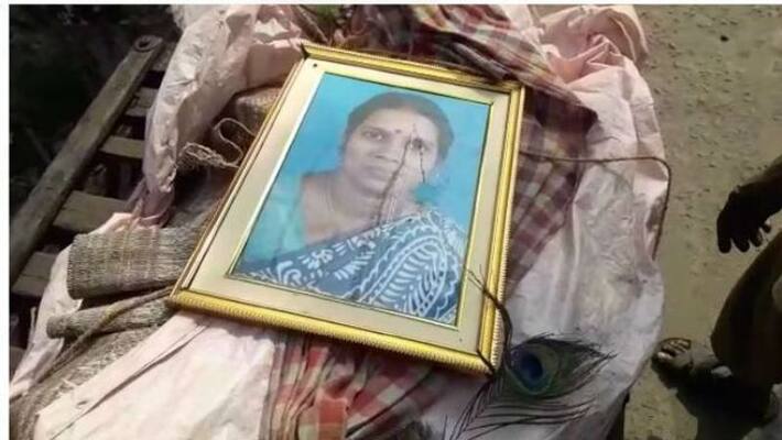 Husband commits suicide tying picture of his wife on his chest Husband commits suicide tying picture of his wife on his chest