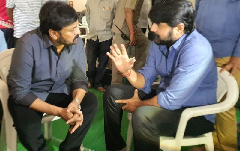 Chiranjeevi Consoles Actor Srikanth After His Father's Demise
