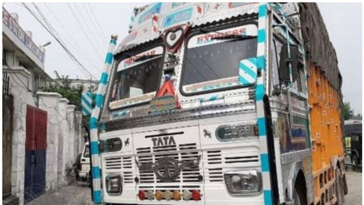 truck carrying biscuits worth 11 lakhs steal and thieves shoots at police truck carrying biscuits worth 11 lakhs steal and thieves shoots at police