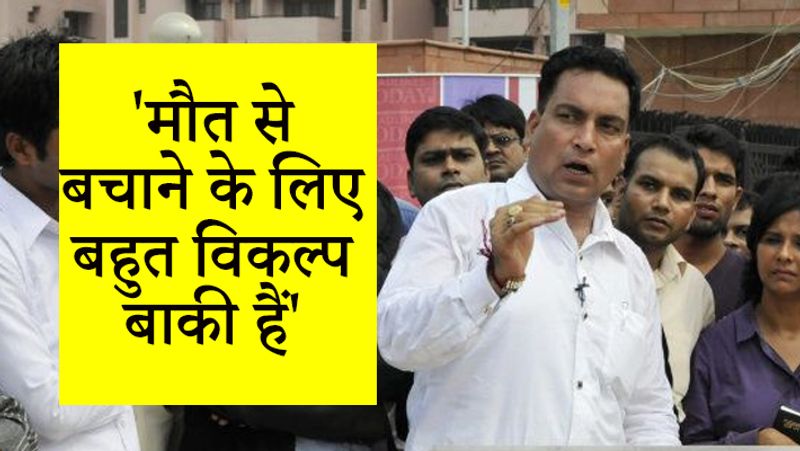2012 दिल्ली गैंगरेप दोषियों के वकील एपी सिंह ने कहा, अभी बहुत विकल्प बाकि है। ये आप लोगों के द्वारा क्रिएट किया राजनीतिक दबाव है। मानवाधिकार के बहुत से लोग फांसी का विरोध कर रहे हैं, क्योंकि फांसी की सजा संविधान, आर्टिकल 21, महात्मा गांधी के सिद्धांतों और प्राकृतिक अधिकारों के खिलाफ है।
