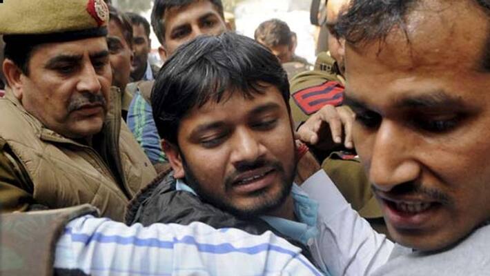 attack on kanahiya kumar, sliper thrown on stage in bihar KPP attack on kanahiya kumar, sliper thrown on stage in bihar KPP