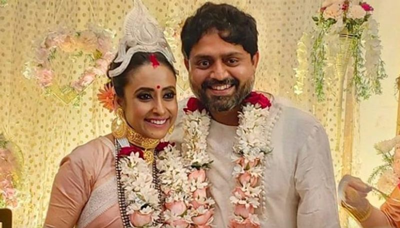 পরিচালক সৌমেন হালদারকে বিয়ে করলেন টেলি অভিনেত্রী মল্লিকা মজুমদার। দীর্ঘ দিনের প্রেমের পর বিয়ে।
