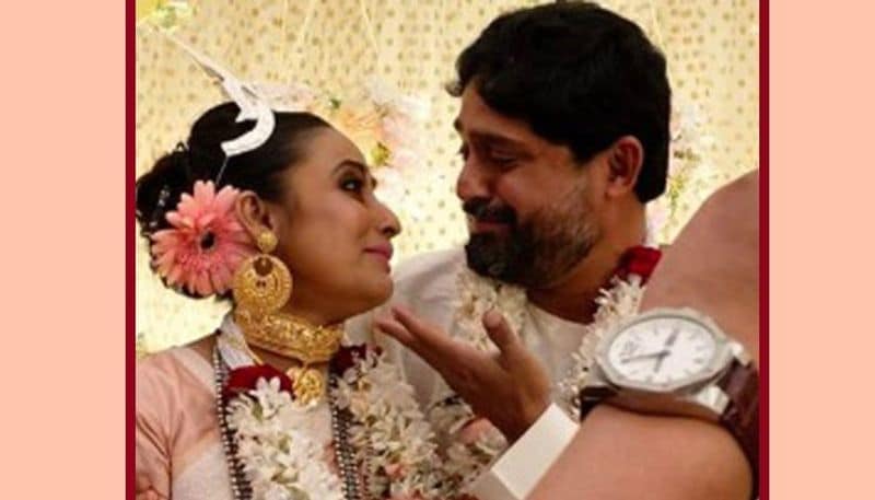 সোশ্যাল মিডিয়ার পাতা ভরে উঠল ছবিতে ছবিতে। নানা পোজে একাধিক ছবি শেয়ার।