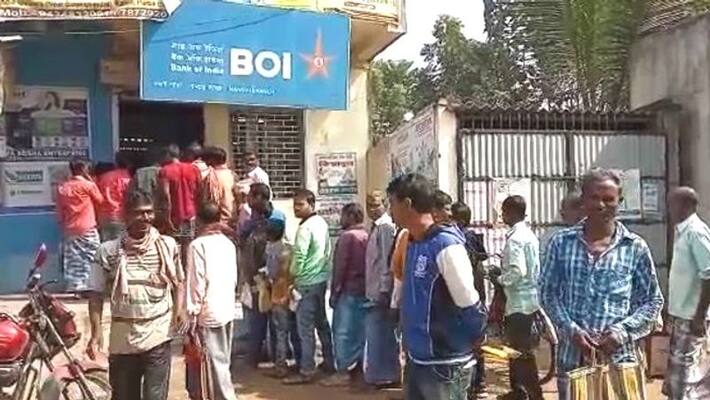 Huge money transferred to bank accounts in Burdwan Huge money transferred to bank accounts in Burdwan