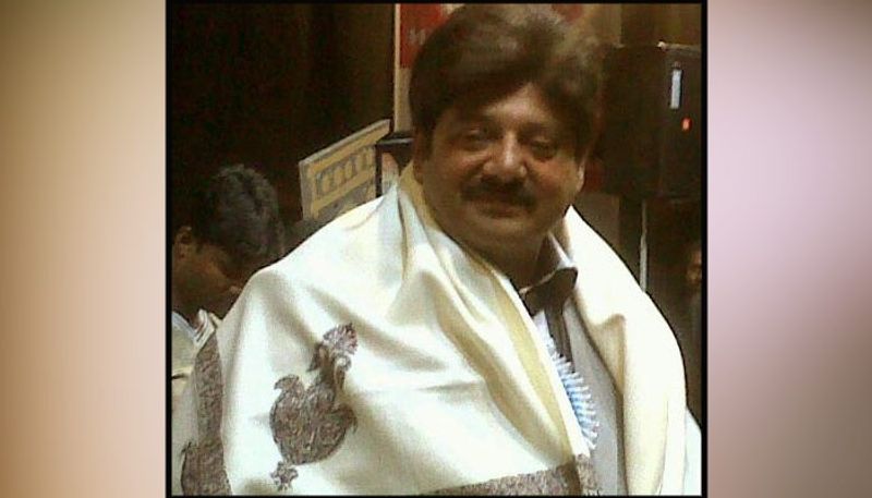 সেখান থেকেই ক্রমেই শরীর ভাঙতে শুরু করে। বারবার হাসপাতাল মুখো হয়েছিলেন অভিনেতা।