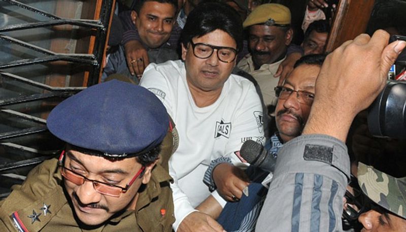 ২০১৬ সালের শেষদিকে রোজভ্যালি কাণ্ডে যুক্ত থাকার অভিযোগও ওঠে তাপস পালের বিরুদ্ধে। তাঁকে গ্রেফতারও করে সিবিআই। দীর্ঘদিন জেলে থাকার পর তিনি জামিন পান।