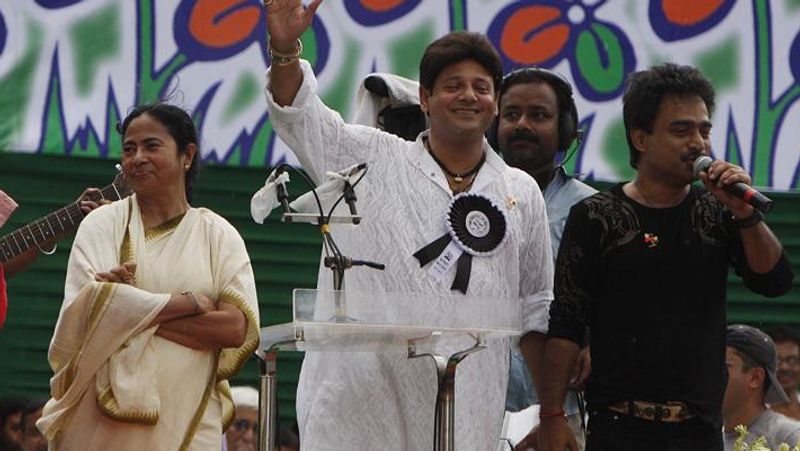 ৬ ফেব্রুয়ারি তাঁকে ভেন্টিলেশন থেকে বের করা হয়। ১৭ ফেব্রুয়ারি আবারও অসুস্থ হয়ে পরেন তিনি। মঙ্গলবার ভোর রাতে শেষ নিঃশ্বাস ত্যাগ করেন তাপস পাল।
