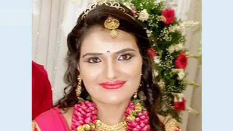 सुष्मिता ने खुदकुशी करने के पहले अपनी मां को वॉइस मैसेज भेजा, जिसमें उन्होंने कहा, 'उसे (पति को) मत छोड़ना। मुझे माफ कर दो। मुझे प्रताड़ित न करने के लिए मैंने उससे लाख मिन्नतें कीं, लेकिन वह माना ही नहीं। शायद मैं अपने ही कर्मों के लिए सजा भुगत रही हूं।'