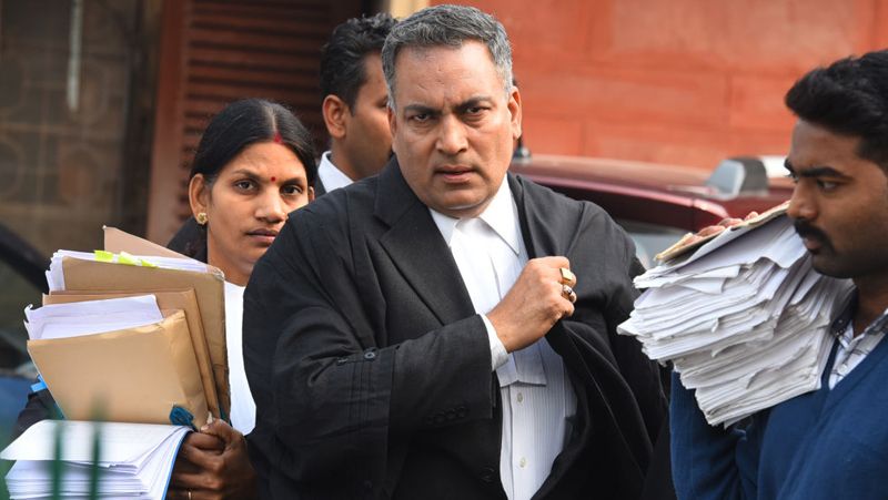 3 बार जारी हो चुका है डेथ वॉरंट : निर्भया के दोषियों को फांसी देने के लिए यह तीसरी बार डेथ वॉरंट जारी हुआ है। इससे पहले 22 जनवरी और फिर 1 फरवरी को फांसी देने के लिए डेथ वॉरंट जारी हो चुका है, लेकिन दोषियों की याचिकाओं की वजह से फांसी नहीं हुई।