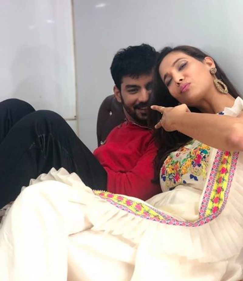actor biggboss mahat celebrate birthday for his year her wife photo gallery