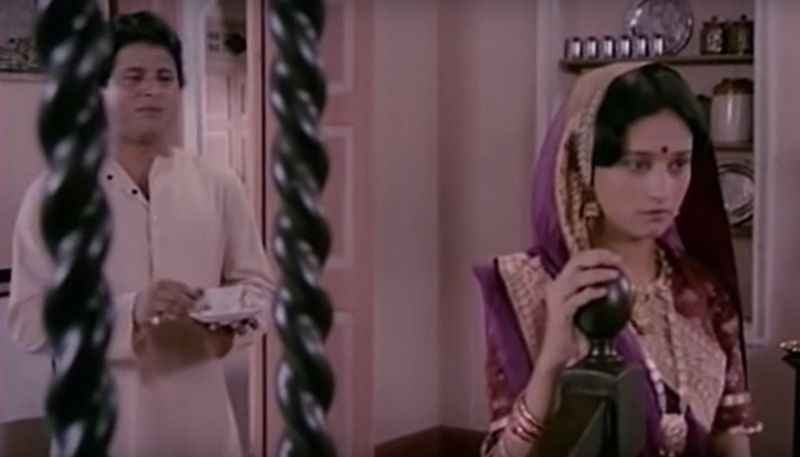 ছবিতে সদ্য বিয়ে হওয়া এক সরল মেয়ের চরিত্রে অভিনয় করেছিলেন মাধুরী দীক্ষিত। তার স্বামীর চরিত্রেই দেখা গিয়েছিল তাপস পালকে।
