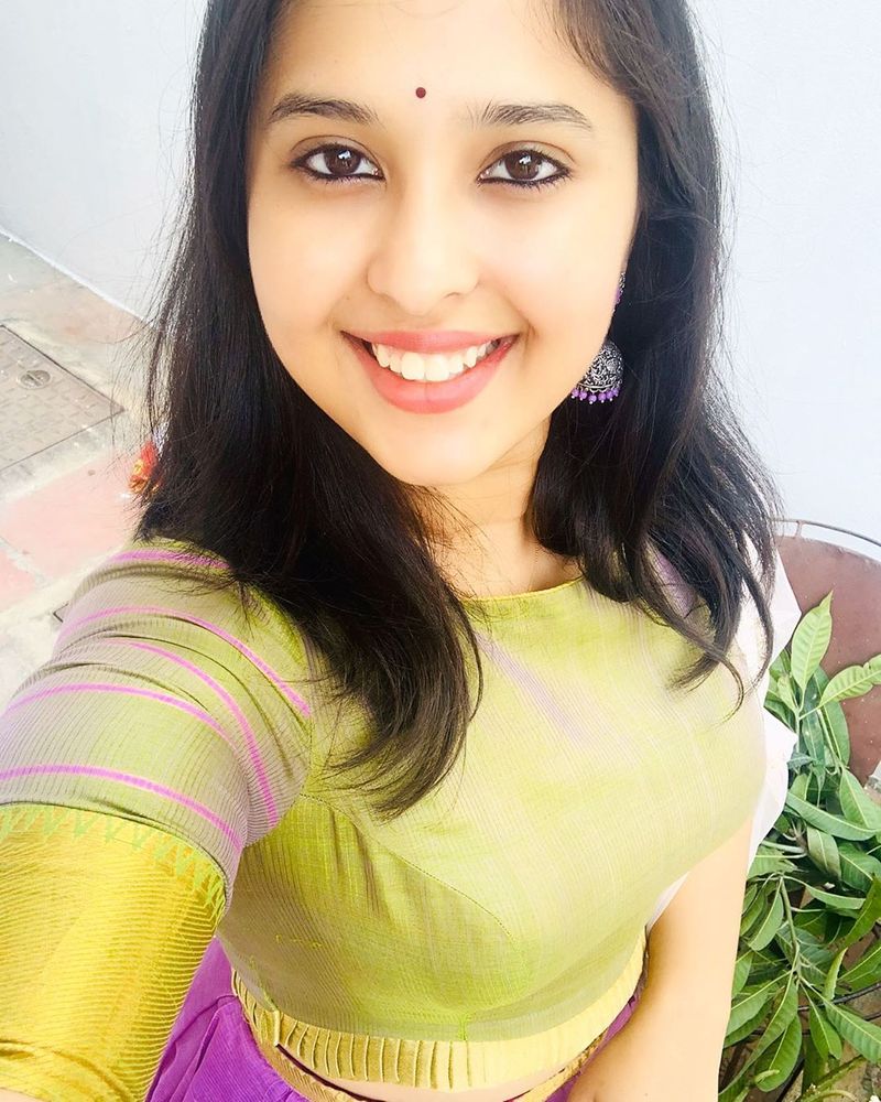 tollywood anchor kaumudi nemani instagram photos