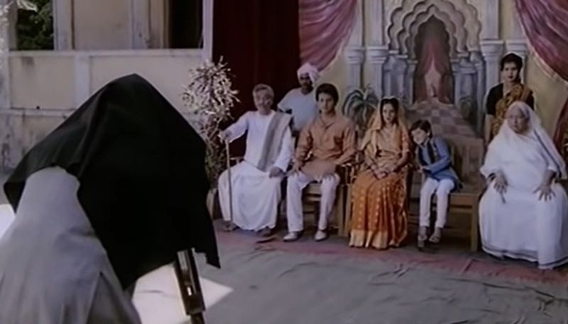 তারপর যতবারই কাজের সূত্রে কলকাতায় এসেছিলেন মাধুরী দীক্ষিত। তত বারই তাপসের সঙ্গে দেখা না করে যান নি তিনি।