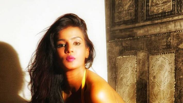 Netizens Slams BigBoss Fame Meera Mithun For post Over Hot Bikini Photo in Instagram Netizens Slams BigBoss Fame Meera Mithun For post Over Hot Bikini Photo in Instagram