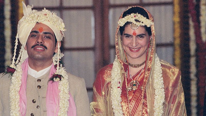 शादी के बंधन में बंधने के बाद प्रियंका और रॉबर्ट वाड्रा दोनों बहुत ही खुश नजर आए थे। आज दोनों की शादी के 23 साल पूरे हो गए है। इस मौके को याद करते हुए प्रियंका गांधी ने खुशी जाहिर की है।