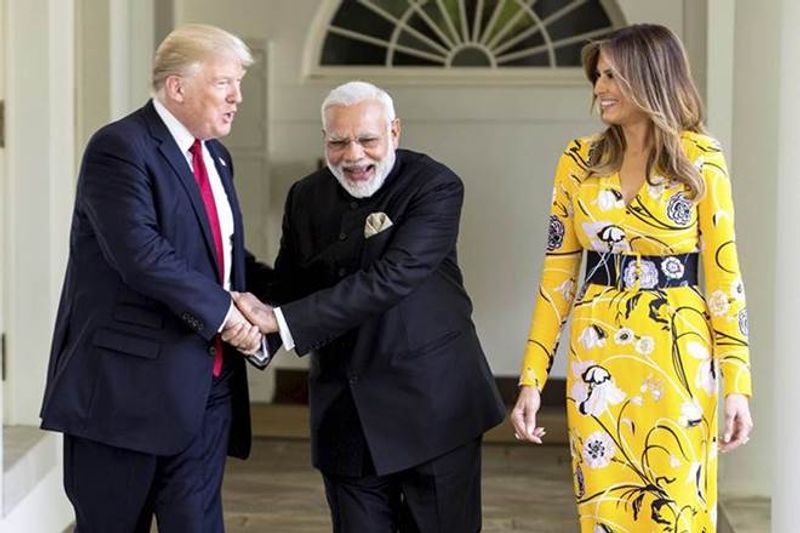 ट्रम्प एयरपोर्ट से सीधे साबरमती आश्रम जाएंगे। यहां के बाद वे इंडिया रोड शो करते हुए मोटेरा स्टेडियम पहुंचेंगे। यहां पीएम मोदी और ट्रम्प 'नमस्ते ट्रंप' कार्यक्रम को संबोधित करेंगे। इसके बाद वे दिल्ली आएंगे।