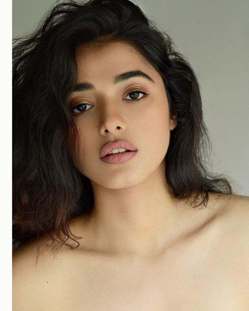 Romantic Movie Heroine Ketika Sharma Latest Hot Photos