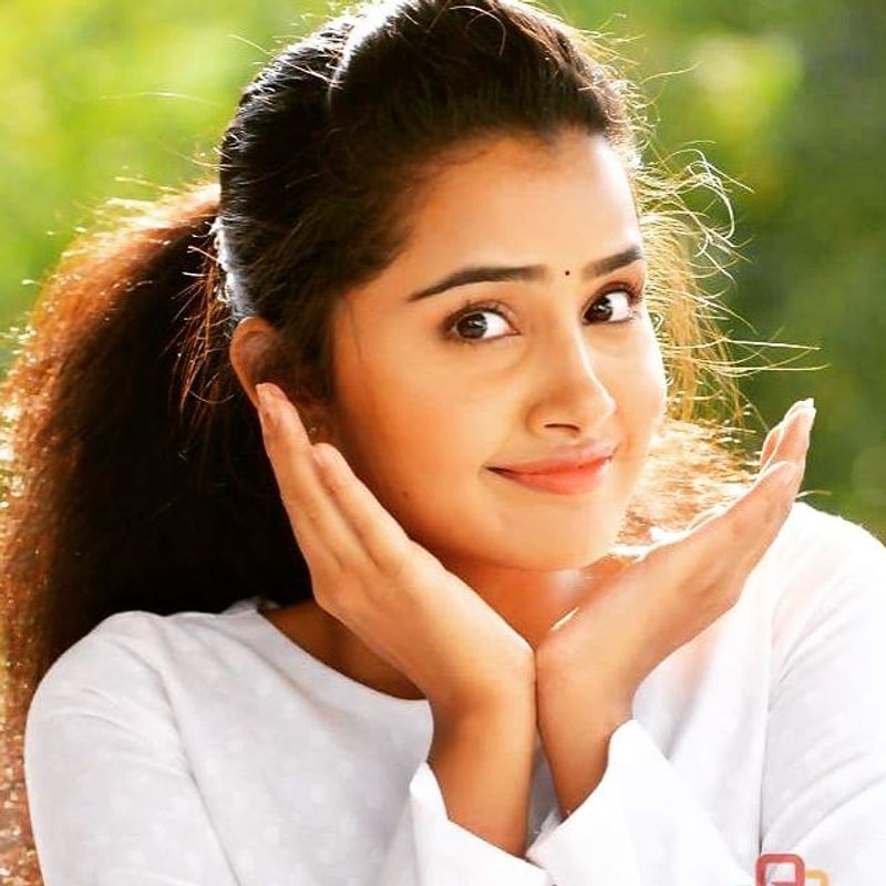 Actress Anupama Parameshwaran Childwood to latest Photo Collection