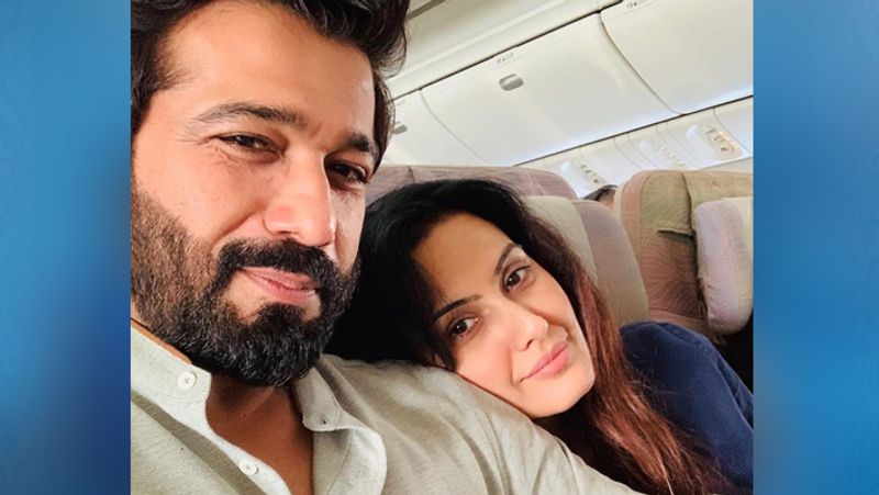 पति से तलाक के बाद काम्या का टीवी एक्टर करन पटेल से भी अफेयर रहा। हालांकि, 2015 में दोनों का ब्रेकअप हो गया। करन ने एक्ट्रेस अंकिता भार्गव से शादी कर ली। वैसे काम्या का नाम प्रोड्यूसर विकास गुप्ता के साथ भी जुड़ चुका है।