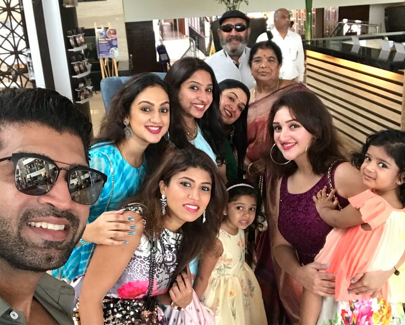 actor arun vijay family photo gallery