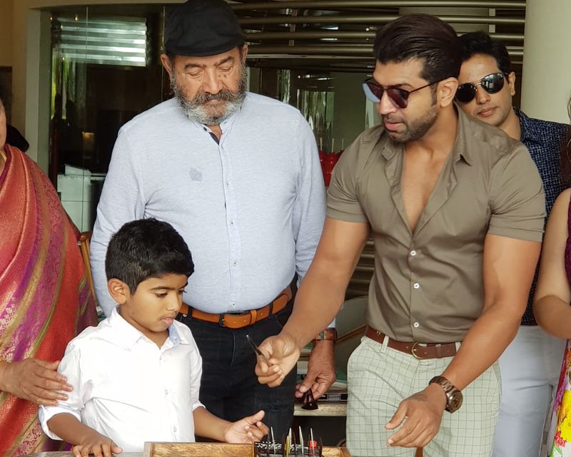 actor arun vijay family photo gallery