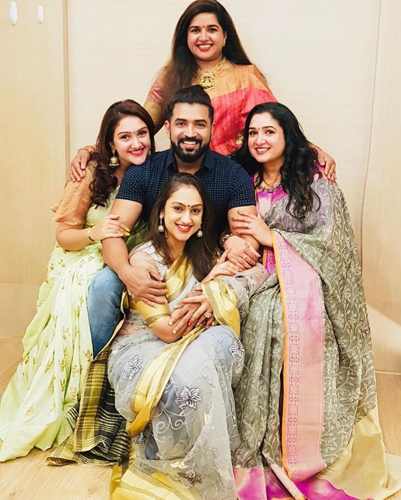 actor arun vijay family photo gallery