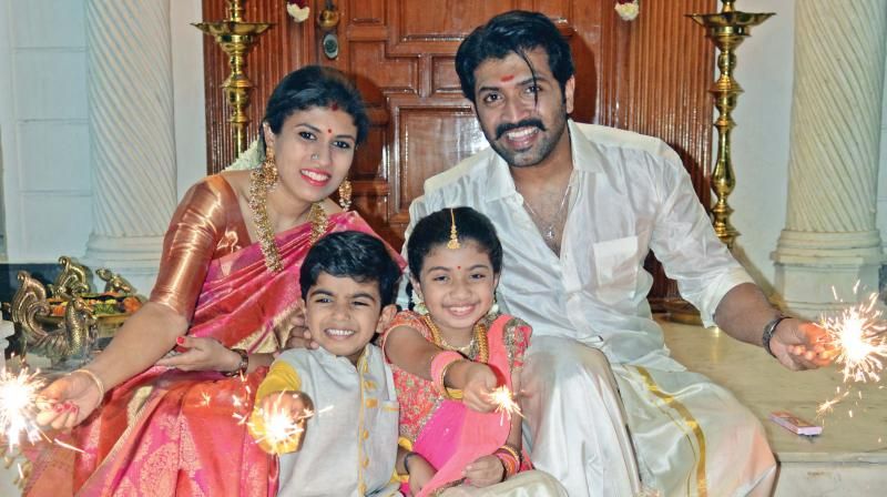 actor arun vijay family photo gallery