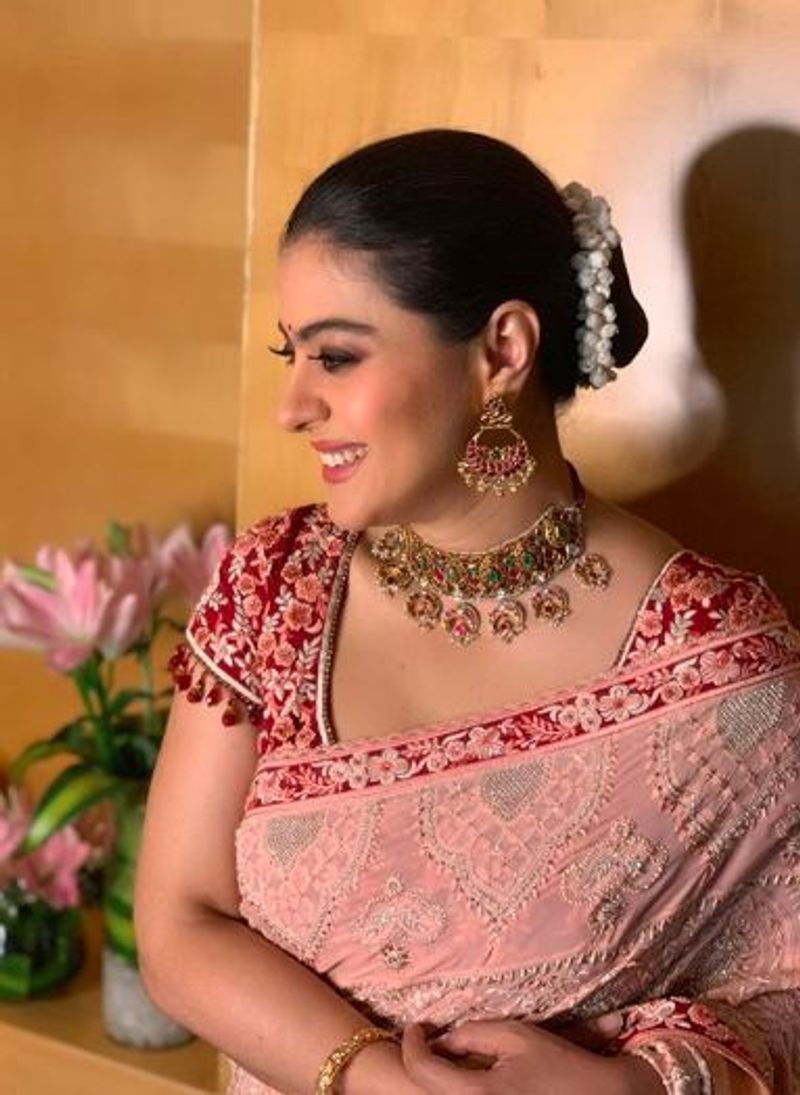 actress kajol awesome photo for evergreen look photo gallery