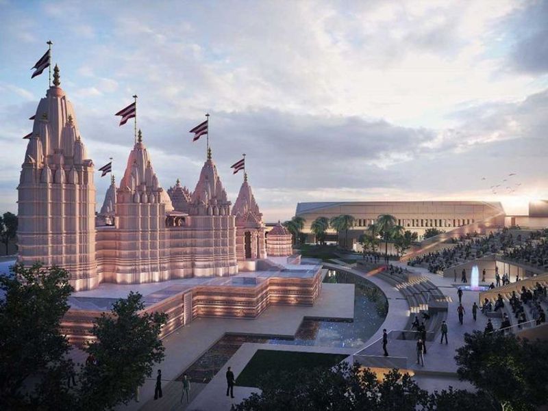 उधर, अबुधाबी में बन रहा स्वामीनारायण मंदिर के पहले चरण का काम 2022 कर पूरा हो जाएगा। यह 27 एकड़ की जगह में बनाया जा रहा है। यह जगह अबु धाबी सरकार ने दी है।