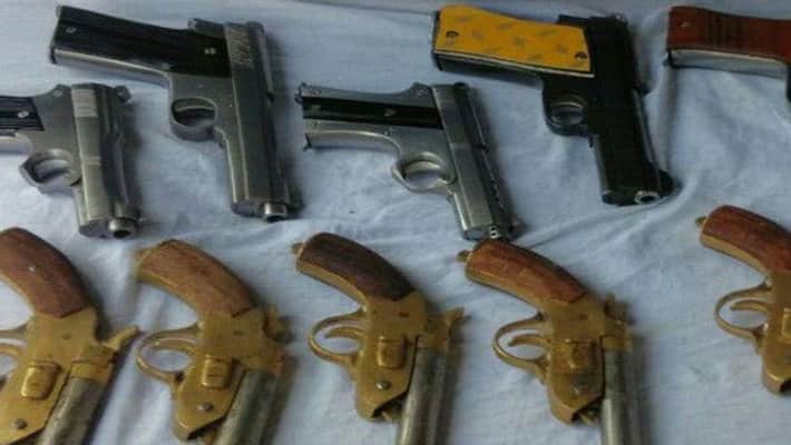 2 smugglers, who have done more than 550 weapons, arrested, used to smuggle arms in these 5 states 2 smugglers, who have done more than 550 weapons, arrested, used to smuggle arms in these 5 states