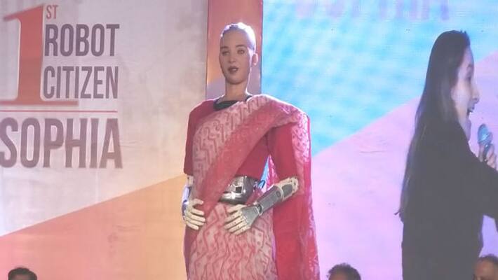 World first Robot citizen Sophia makes the presence in gathering in Kolkata World first Robot citizen Sophia makes the presence in gathering in Kolkata