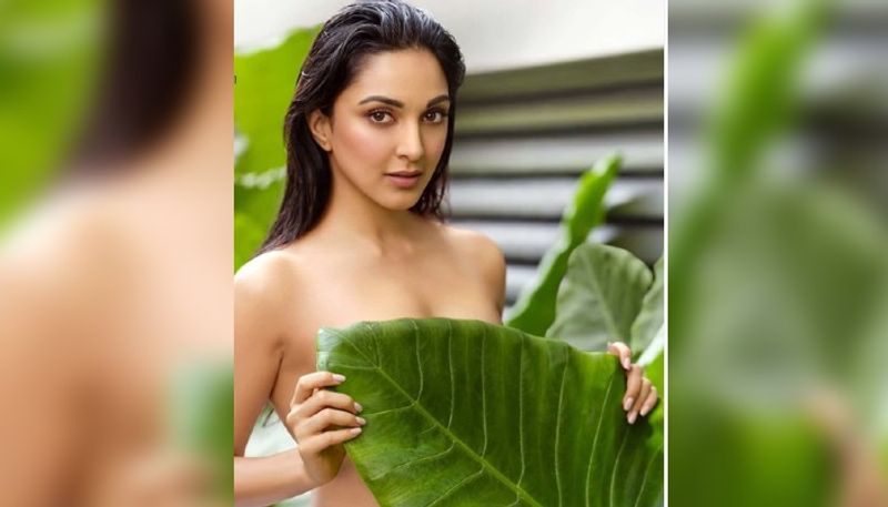 নিজের উন্মুক্ত বক্ষের ছবি পাতা দিয়ে ঢেকে ছবি পোস্ট করেছেন কিয়ারা। তার এই ছবি ভাইরাল হয়েছে নোটদুনিয়ায়।