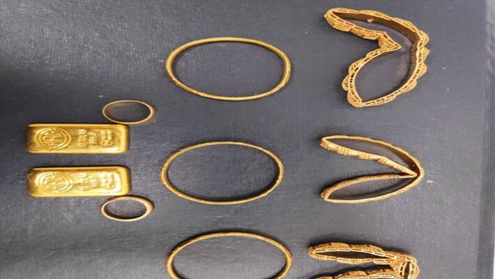 Hyderabad: DRI officials seize smuggled gold worth Rs 11lak Hyderabad: DRI officials seize smuggled gold worth Rs 11lak