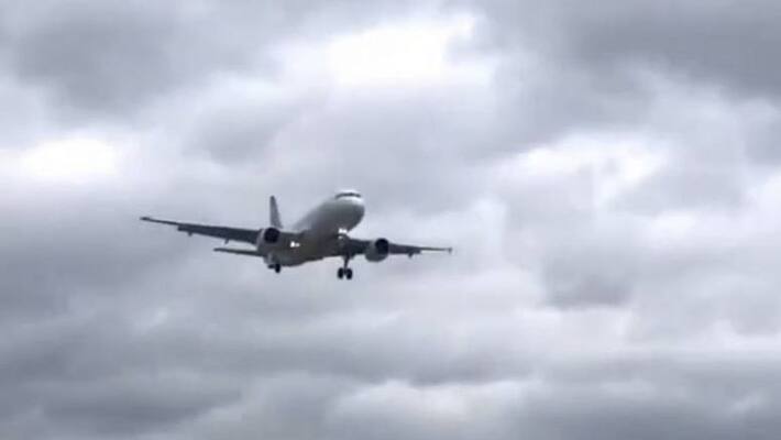 Open Luggage Compartment Forces Plane to Land Early At Florida Open Luggage Compartment Forces Plane to Land Early At Florida