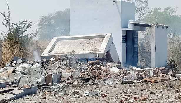 3 killed in fire blast in a factory 3 killed in fire blast in a factory