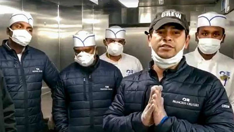 मायानगरी मुंबई के ठाकुर विद्या मंदिर कॉलेज से पढ़ाई करने वाली 24 वर्षीय सोनाली ठक्कर ने कभी सपने में भी नहीं सोचा होगा कि कभी उनका शौक उनके लिए मौत के खौफ की वजह बन जाएगा। आलीशान जिंदगी और समुंदर की लहरों पर अठखेलियां करने की चाहत लेकर जापान के लग्जरी क्रूज शिप डायमंड प्रिंसेज को जॉइन करने वाली सोनाली ठक्कर इन दिनों मौत के साए में जी रही हैं।