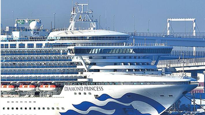 Corona fear; Passenger ships parked on the Indian coast; Indian government refuses permission Corona fear; Passenger ships parked on the Indian coast; Indian government refuses permission