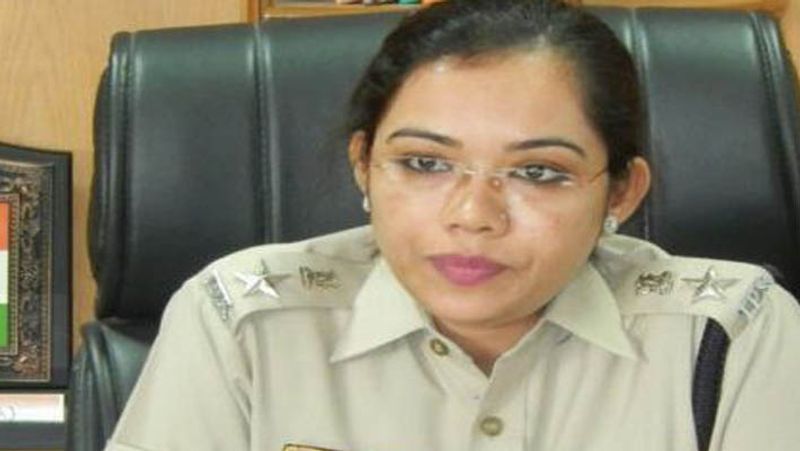 संगीता ने पढ़ाई पूरी करने के बाद सिविल सर्विस की तैयारी में जुट गई। उन्होंने पहली परीक्षा 2005 में दिया। उसमे वह सिलेक्ट नहीं हो पाई। उसके बाद उन्हें रेलवे में नौकरी मिली। लेकिन उनका सपना सिर्फ सिविल सर्विस एग्जाम क्रैक करने का था। इस तरह उन्होंने एक-एक करके 6 नौकरियां छोड़ दीं।