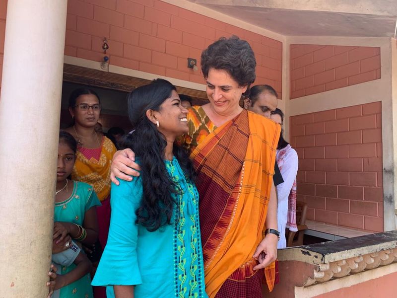 परीक्षा का रिज़ल्ट आने के बाद श्रीधन्या ने मीडिया से बात करते हुए कहा कि ‘मैं राज्य के सबसे पिछड़े ज़िले से हूं। यहां से कोई आदिवासी आईएएस अधिकारी नहीं है, जबकि यहां पर बहुत बड़ी जनजातीय आबादी है। मुझे आशा है कि मेरी उपलब्धि आनेवाली पीढ़ी को इस क्षेत्र में प्रवेश करने के लिए प्रेरित करेगी।’