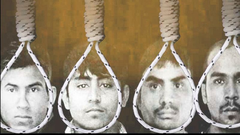 दो बार टल चुकी है फांसीः निर्भया के दोषियों को दो बार फांसी टल चुकी है। जिसमें कोर्ट द्वारा सबसे पहले दोषियों को 21 जनवरी को फांसी पर लटकाने का आदेश दिया गया था। लेकिन दोषियों ने कानूनी दांव पेंच का इस्तेमाल कर फांसी टलवा ली। जिसके बाद कोर्ट ने नया डेथ वारंट जारी करते हुए 1 फरवरी की सुबह 6 बजे का समय मुकर्रर किया था। लेकिन दोषियों ने कानूनी हथकंडे का प्रयोग करते हुए फांसी से ठीक एक दिन पहले मौत का टलवा दिया था।