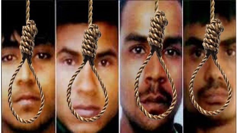 16 दिसंबर, 2012 की रात में 23 साल की निर्भया से दक्षिण दिल्ली में चलती बस में 6 लोगों ने दरिंदगी की थी। साथ ही निर्भया के साथ बस में मौजूद दोस्त के साथ भी मारपीट की गई थी। दोनों को चलती बस से फेंक कर दोषी फरार हो गए थे।इसके बाद निर्भया का दिल्ली के अस्पताल में इलाज चला था। जहां से उसे सिंगापुर के अस्पताल में इलाज के लिए भेजा गया था। 29 दिसंबर को निर्भया ने सिंगापुर के अस्पताल में इलाज के दौरान दम तोड़ दिया था।