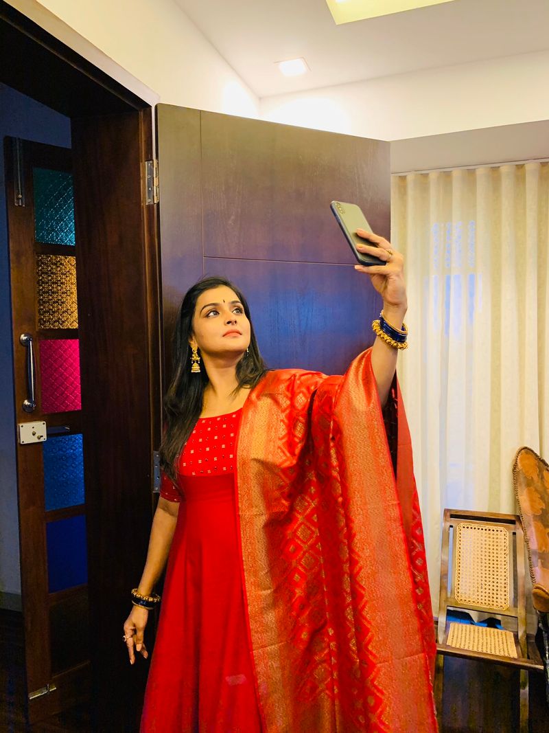 Actress Ramya Nambeesan ... who is she?