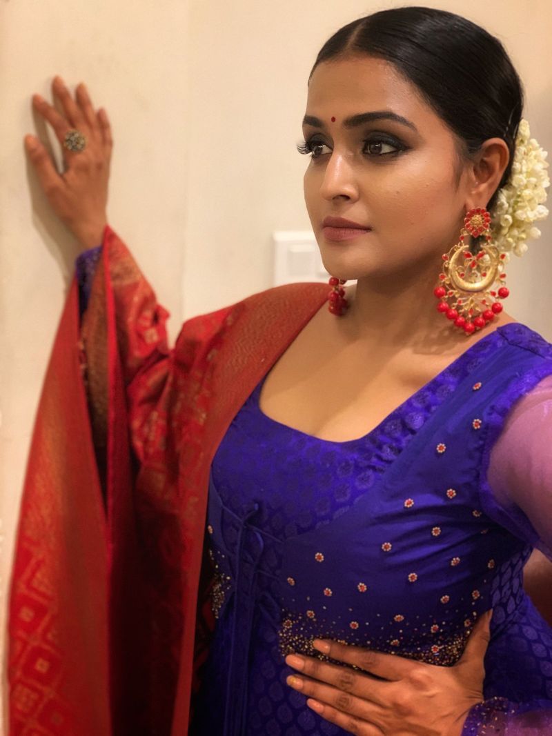 Actress Ramya Nambeesan ... who is she?